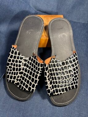 Handmade in Italy NWOT slide in leather slides
